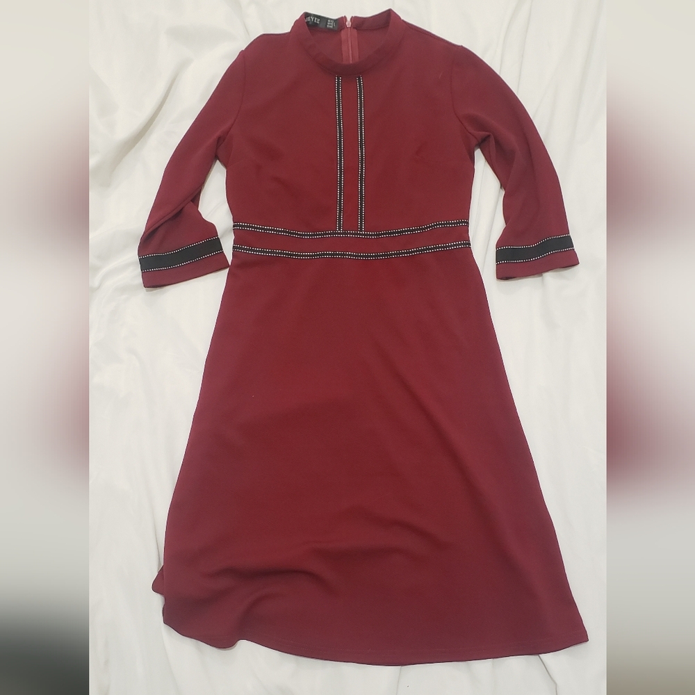 Chic Long Sleeve Burgundy Dress with Black Trim